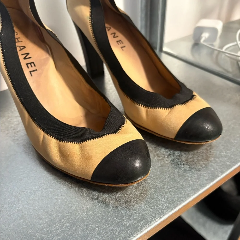 CHANEL Beige and Black Two-Tone Round-Toe Heels